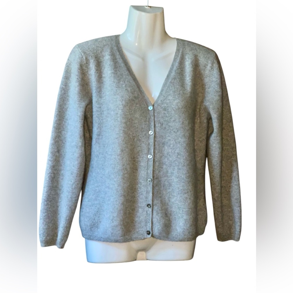Jake*s Women's Gray
Cardigan Sweater
100%cashmere